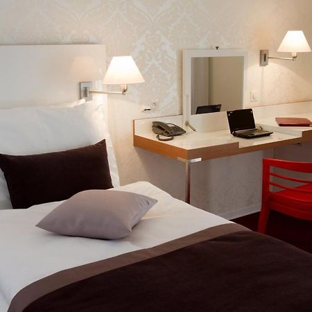 Ea Hotel Tereziansky Dvur ฮราเดตสคราโลเว ภายนอก รูปภาพ