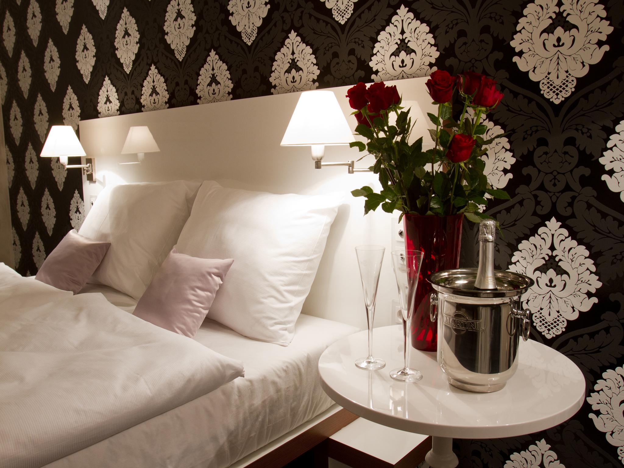 Ea Hotel Tereziansky Dvur ฮราเดตสคราโลเว ภายนอก รูปภาพ