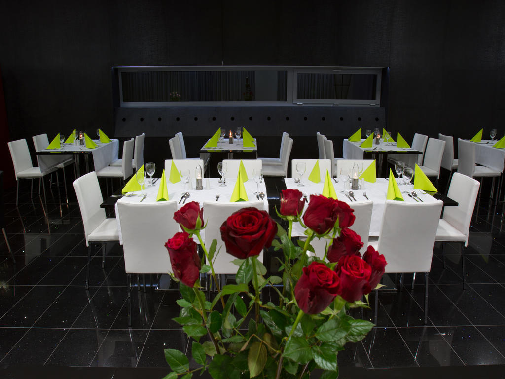 Ea Hotel Tereziansky Dvur ฮราเดตสคราโลเว ภายนอก รูปภาพ
