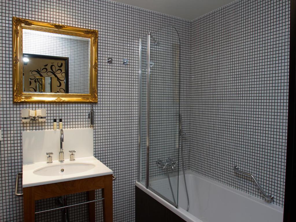 Ea Hotel Tereziansky Dvur ฮราเดตสคราโลเว ห้อง รูปภาพ