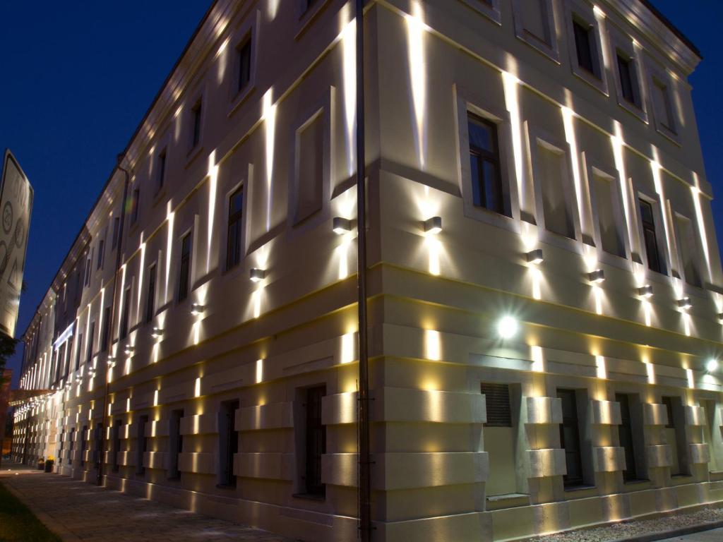 Ea Hotel Tereziansky Dvur ฮราเดตสคราโลเว ภายนอก รูปภาพ