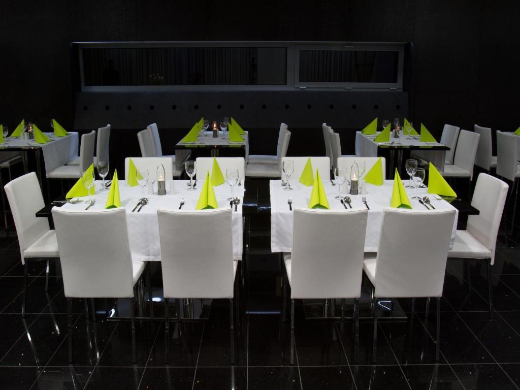 Ea Hotel Tereziansky Dvur ฮราเดตสคราโลเว ภายนอก รูปภาพ
