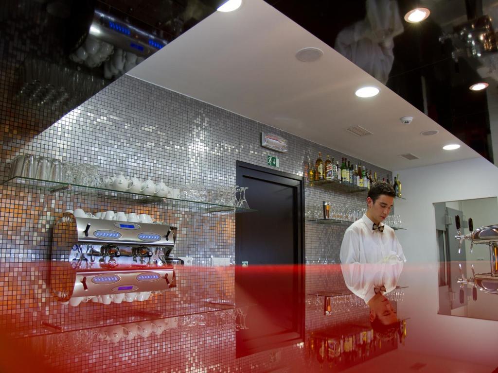 Ea Hotel Tereziansky Dvur ฮราเดตสคราโลเว ภายนอก รูปภาพ