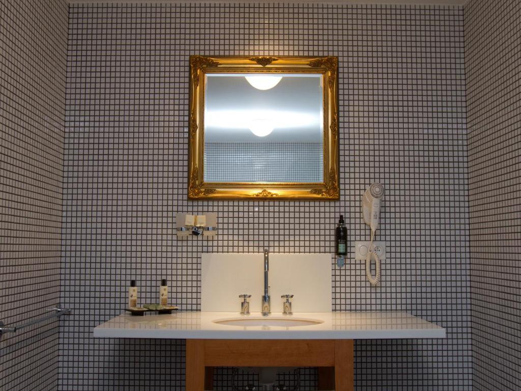 Ea Hotel Tereziansky Dvur ฮราเดตสคราโลเว ภายนอก รูปภาพ