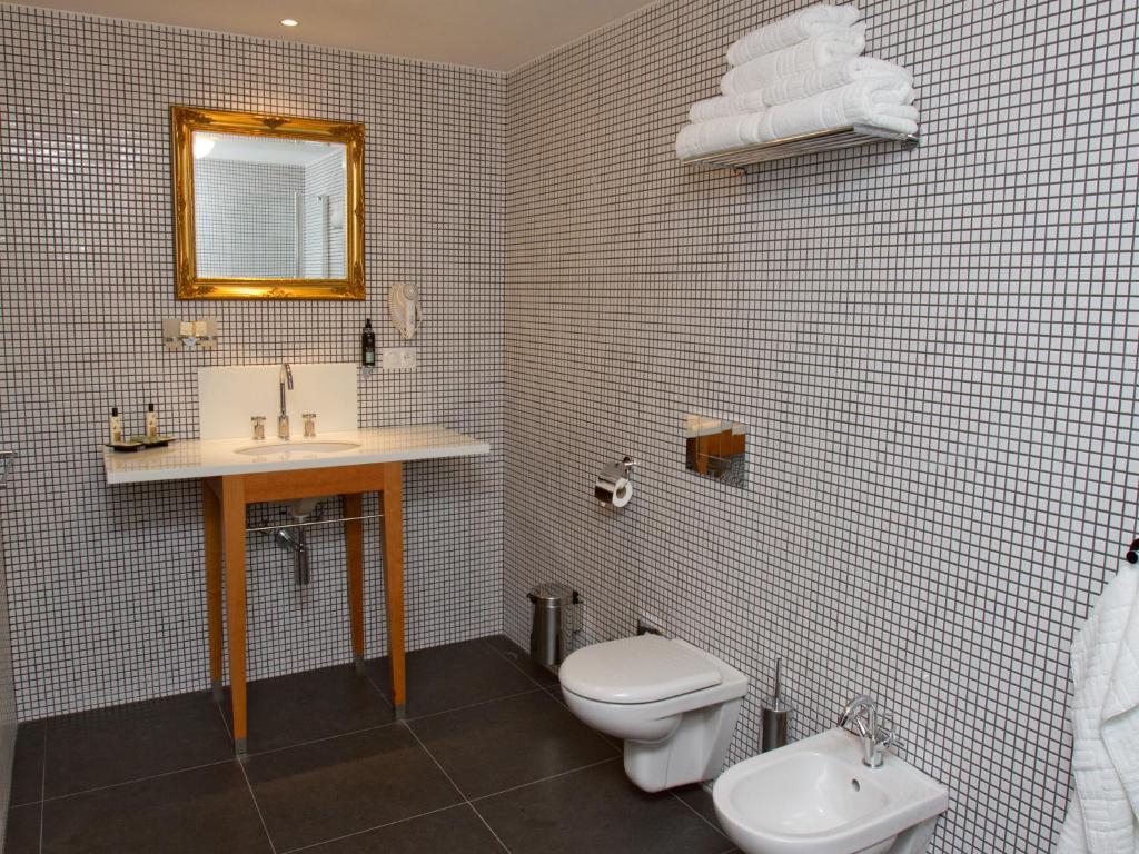 Ea Hotel Tereziansky Dvur ฮราเดตสคราโลเว ภายนอก รูปภาพ