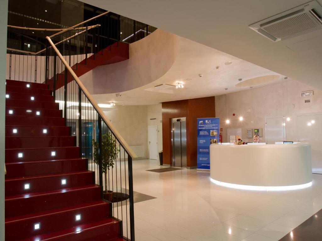 Ea Hotel Tereziansky Dvur ฮราเดตสคราโลเว ภายนอก รูปภาพ