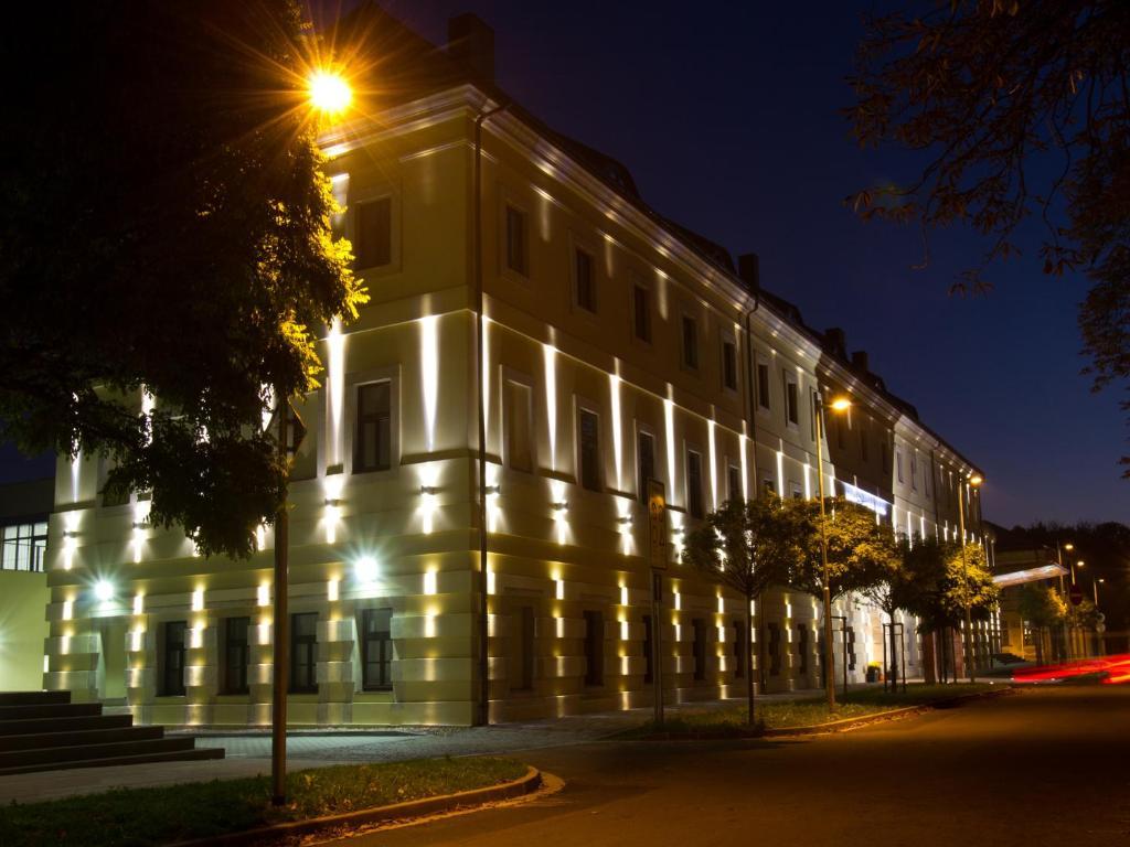 Ea Hotel Tereziansky Dvur ฮราเดตสคราโลเว ภายนอก รูปภาพ